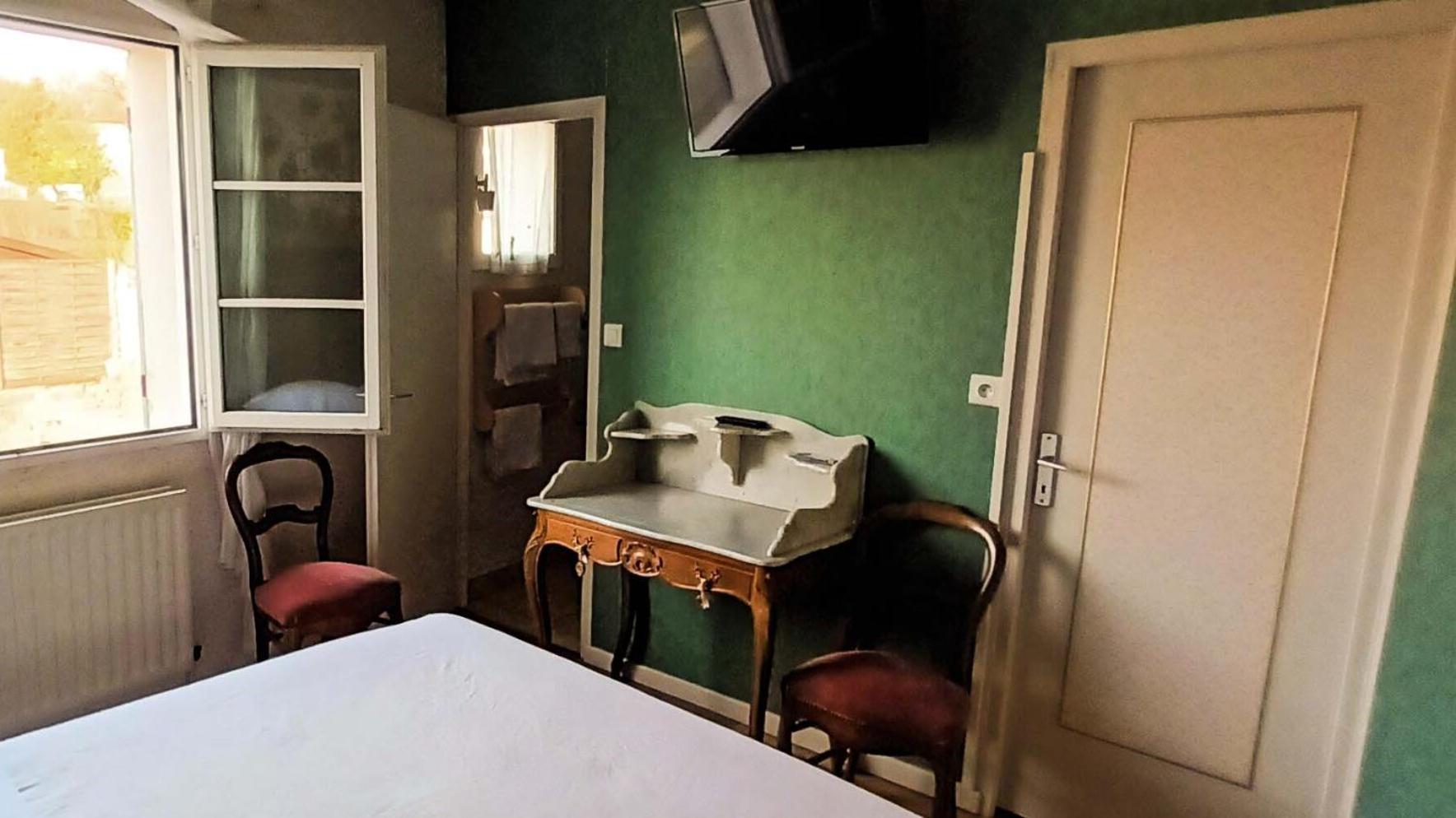 Chez Pierre Bed & Breakfast *